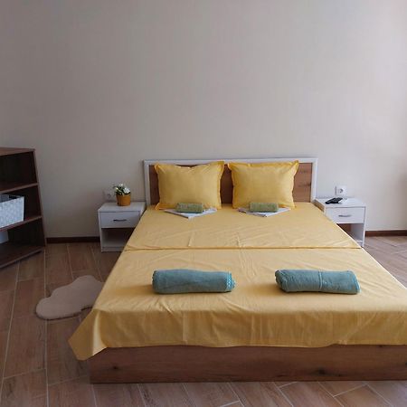 Krimski Apartment - Free Private Parking Varna Buitenkant foto