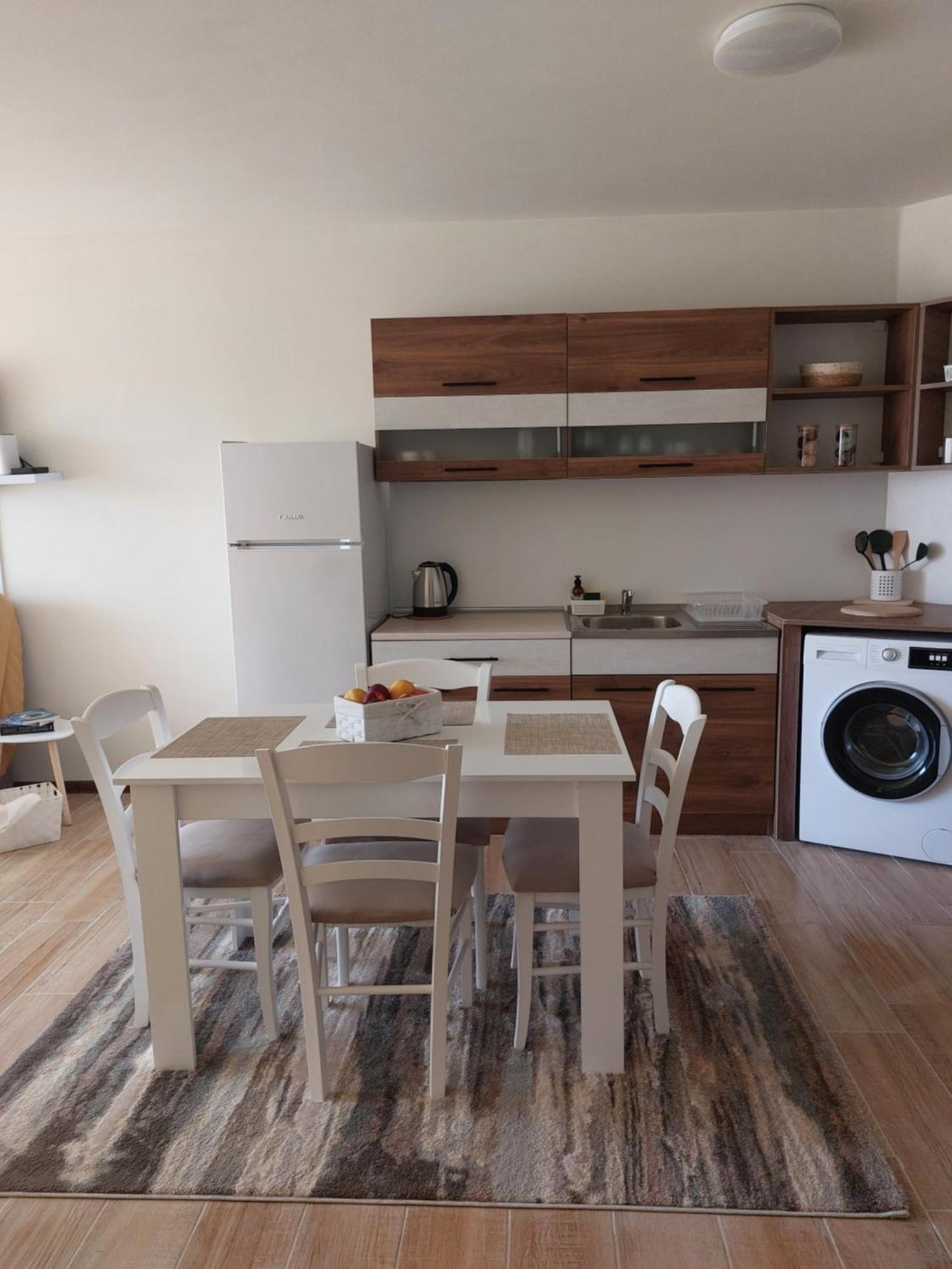 Krimski Apartment - Free Private Parking Varna Buitenkant foto