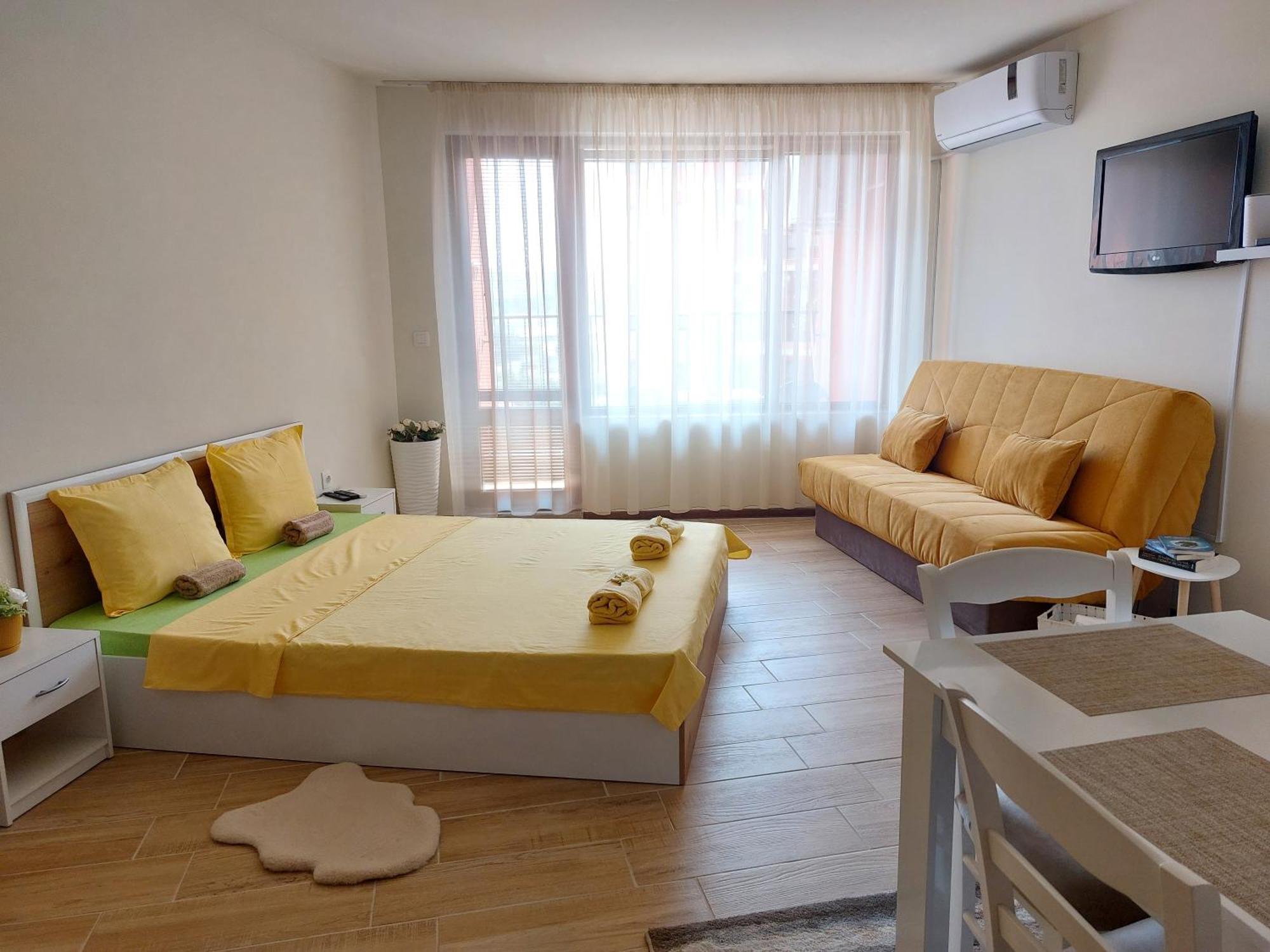 Krimski Apartment - Free Private Parking Varna Buitenkant foto