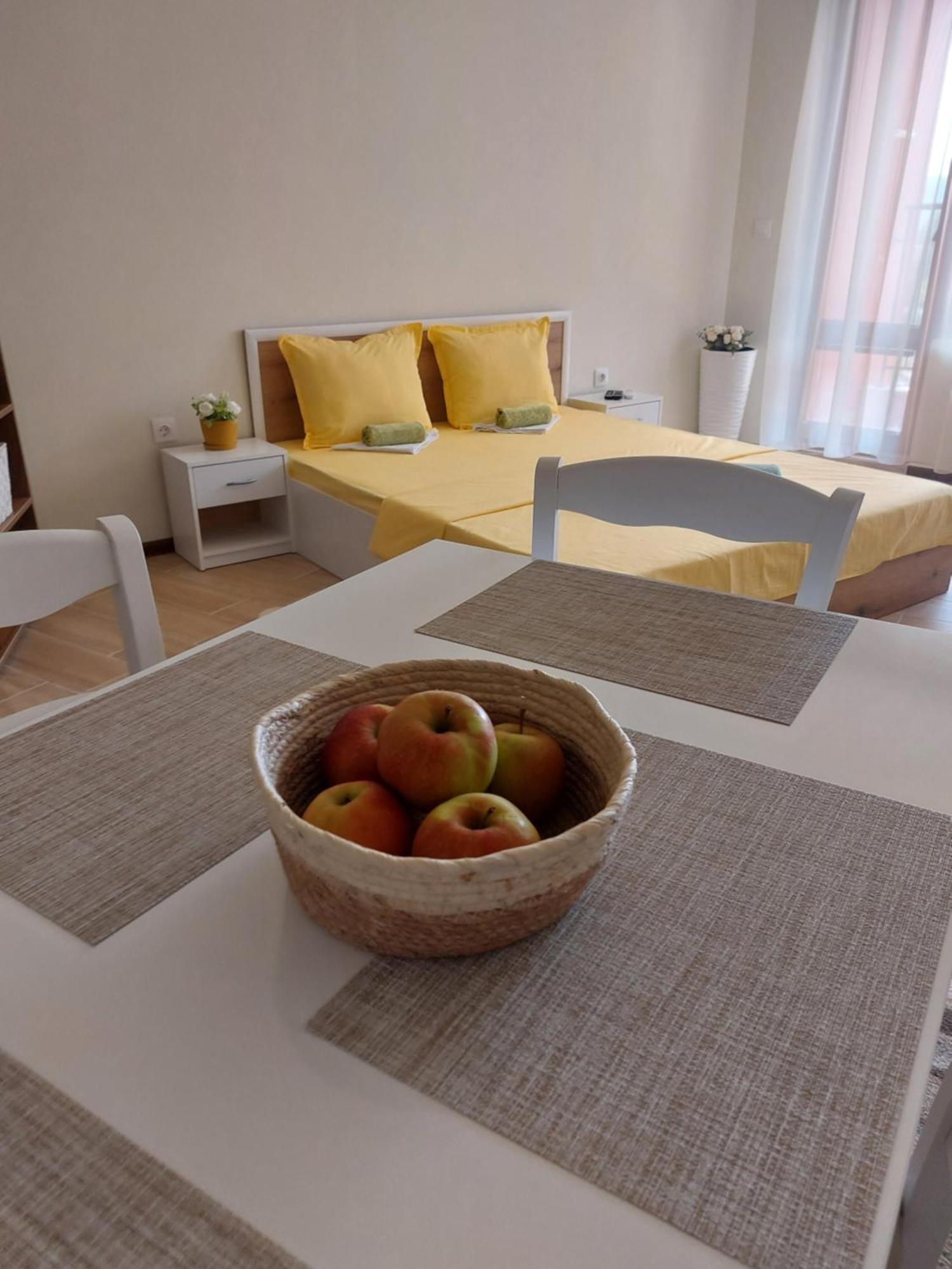 Krimski Apartment - Free Private Parking Varna Buitenkant foto